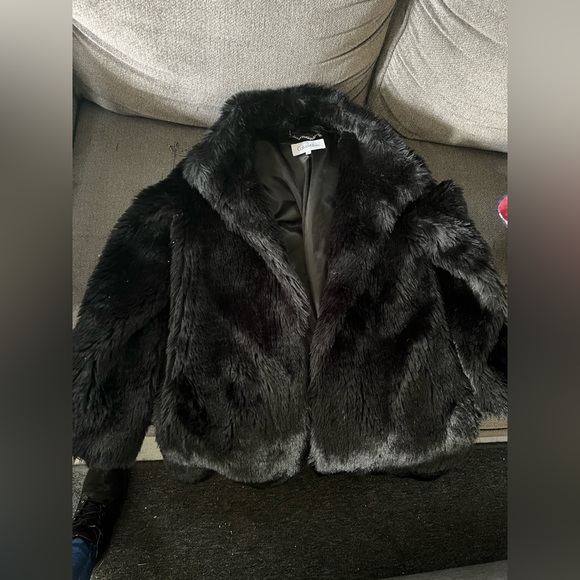 Calvin Klein faux fur coat - Picture 3 of 5